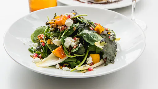 si-yvrws-lunch-at-café-one-34237_Wide-Hor